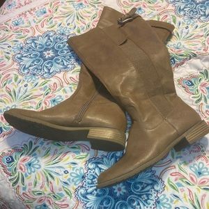 Unlisted tan boots size 8W